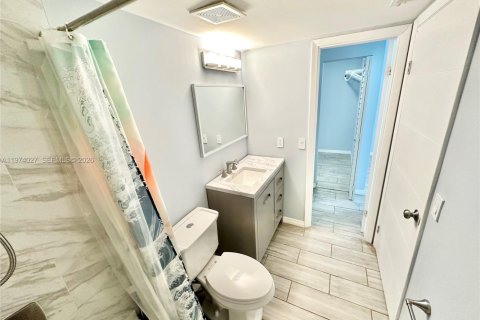 Снять в аренду кондоминиум в Пемброк-Пайнс, Флорида 2 спальни, 81.85м2, № 2033701 - фото 23