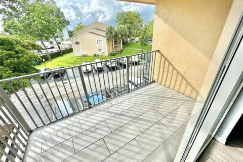 Снять в аренду кондоминиум в Пемброк-Пайнс, Флорида 2 спальни, 81.85м2, № 2033701 - фото 17