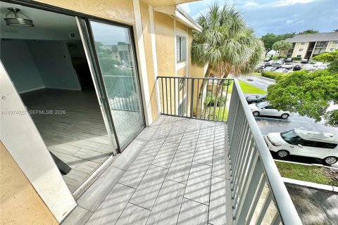 Снять в аренду кондоминиум в Пемброк-Пайнс, Флорида 2 спальни, 81.85м2, № 2033701 - фото 16