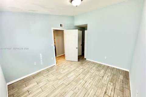 Снять в аренду кондоминиум в Пемброк-Пайнс, Флорида 2 спальни, 81.85м2, № 2033701 - фото 20