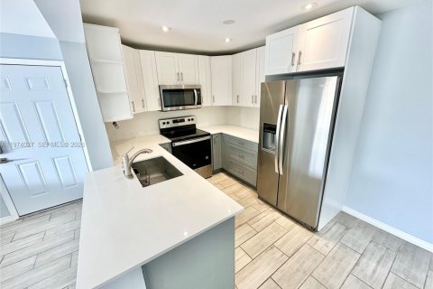 Снять в аренду кондоминиум в Пемброк-Пайнс, Флорида 2 спальни, 81.85м2, № 2033701 - фото 4