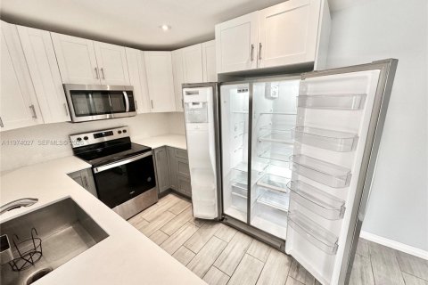 Снять в аренду кондоминиум в Пемброк-Пайнс, Флорида 2 спальни, 81.85м2, № 2033701 - фото 11