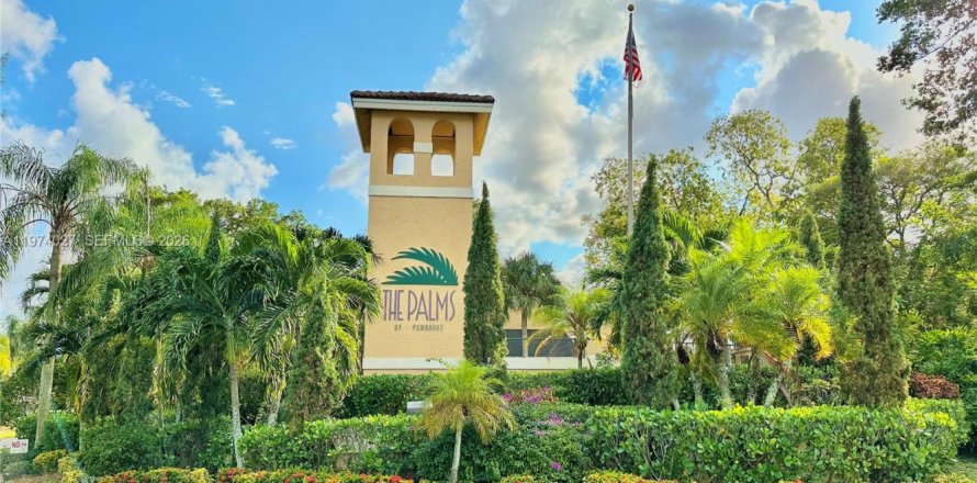 Кондоминиум с 2 спальнями в Пемброк-Пайнс, Флорида № 2033701