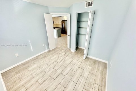 Снять в аренду кондоминиум в Пемброк-Пайнс, Флорида 2 спальни, 81.85м2, № 2033701 - фото 21