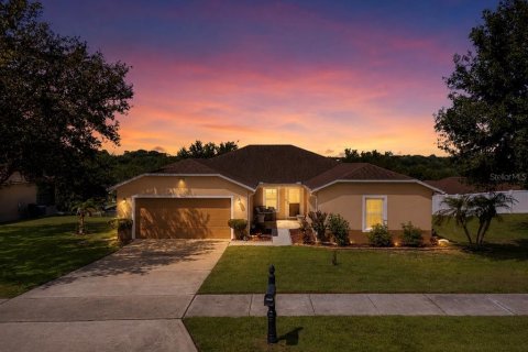 House in Apopka, Florida 3 bedrooms, 198.9 sq.m. № 2167667