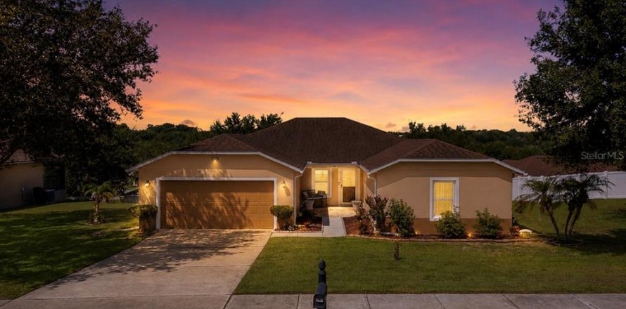 Casa en Apopka, Florida 3 dormitorios, 198.9 m2 № 2167667