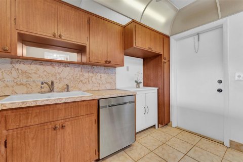 Condo in Hallandale Beach, Florida, 1 bedroom  № 2089726 - photo 3