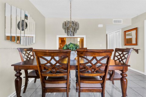Condo in Hallandale Beach, Florida, 1 bedroom  № 2089726 - photo 9