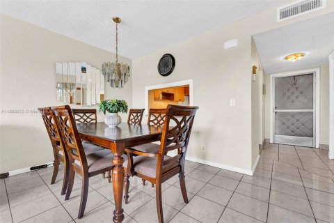 Condo in Hallandale Beach, Florida, 1 bedroom  № 2089726 - photo 8