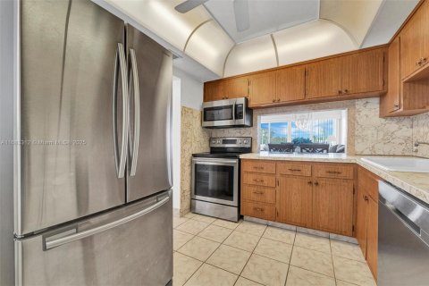 Condo in Hallandale Beach, Florida, 1 bedroom  № 2089726 - photo 4