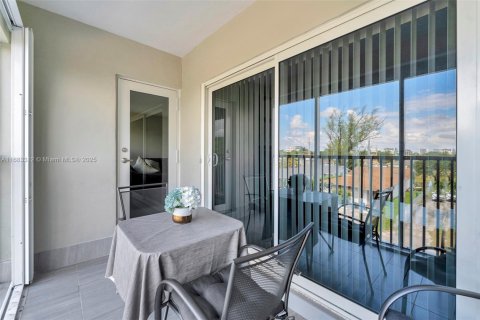 Condo in Hallandale Beach, Florida, 1 bedroom  № 2089726 - photo 19