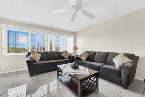 Condo in Hallandale Beach, Florida, 1 bedroom  № 2089726 - photo 10