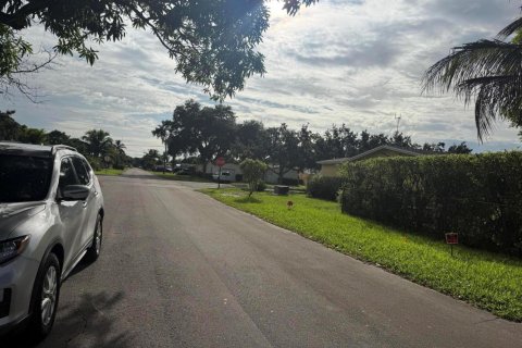 House in Miramar, Florida 3 bedrooms, 173.36 sq.m. № 2393203 - photo 4