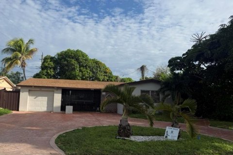 House in Miramar, Florida 3 bedrooms, 173.36 sq.m. № 2393203