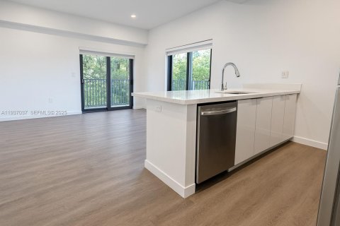 Apartment in Hollywood, Florida 2 bedrooms, 1704.85 sq.m. № 1994892 - photo 6