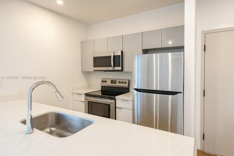 Apartment in Hollywood, Florida 2 bedrooms, 1704.85 sq.m. № 1994892 - photo 9