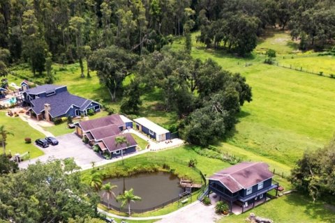 Commercial property in Plant City, Florida 20 bedrooms, 631.18 sq.m. № 1829810 - photo 2