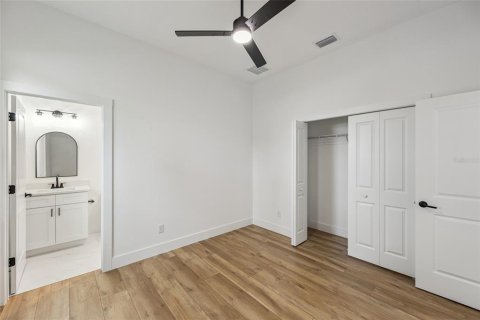 House in Dade City, Florida 4 bedrooms, 218.41 sq.m. № 1834872 - photo 23