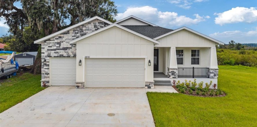House in Dade City, Florida 4 bedrooms, 218.41 sq.m. № 1834872