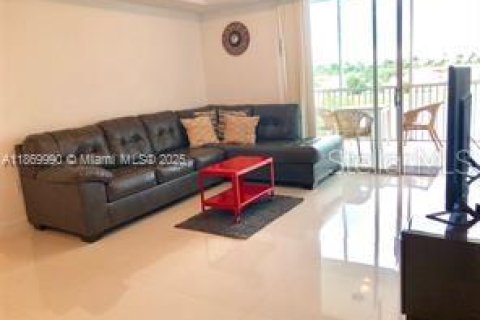 Condo in Doral, Florida, 3 bedrooms  № 1918980 - photo 13