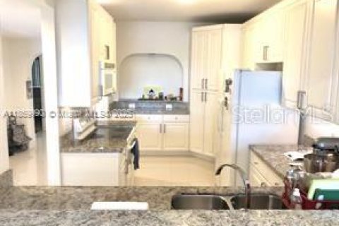 Condo in Doral, Florida, 3 bedrooms  № 1918980 - photo 11