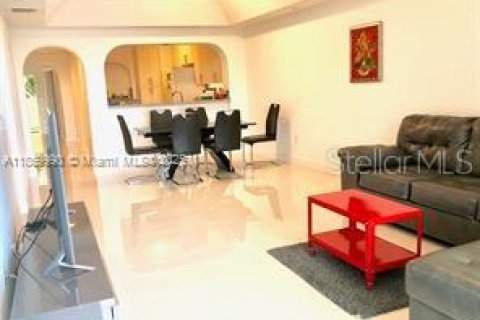 Condo in Doral, Florida, 3 bedrooms  № 1918980 - photo 14