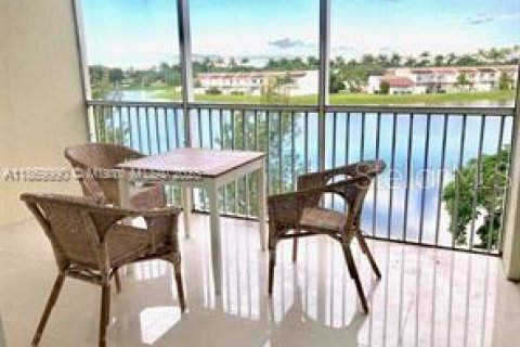 Condo in Doral, Florida, 3 bedrooms  № 1918980 - photo 22