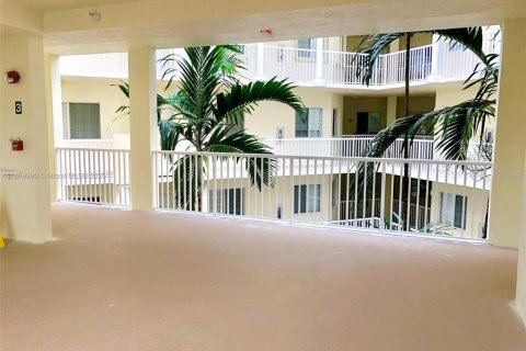 Condo in Doral, Florida, 3 bedrooms  № 1918980 - photo 3