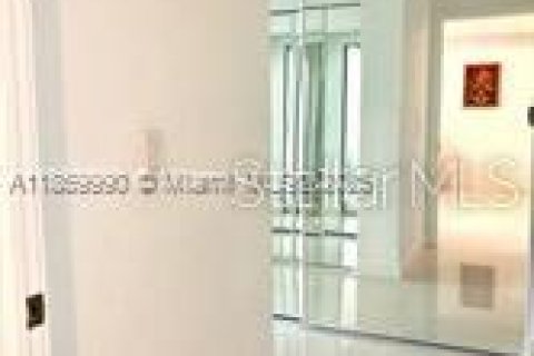 Condo in Doral, Florida, 3 bedrooms  № 1918980 - photo 15