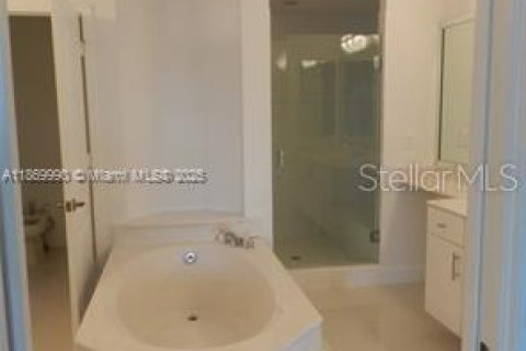 Condo in Doral, Florida, 3 bedrooms  № 1918980 - photo 17