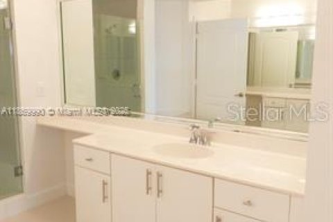 Condo in Doral, Florida, 3 bedrooms  № 1918980 - photo 18