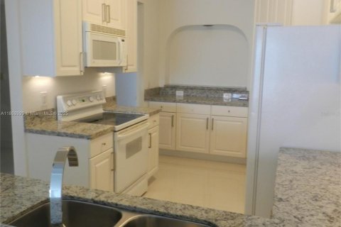 Condo in Doral, Florida, 3 bedrooms  № 1918980 - photo 10