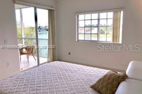 Condo in Doral, Florida, 3 bedrooms  № 1918980 - photo 20