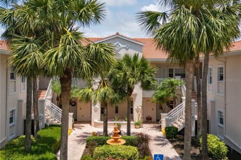 Condo in Sarasota, Florida, 2 bedrooms  № 1679502 - photo 1