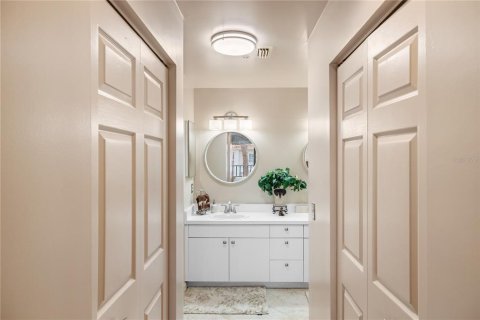 Condo in Sarasota, Florida, 2 bedrooms  № 1679502 - photo 24