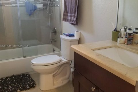 Villa ou maison à louer à Miami, Floride: 4 chambres, 131.92 m2 № 2084930 - photo 6