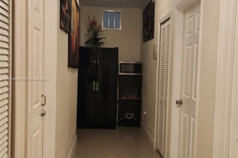 Villa ou maison à louer à Miami, Floride: 4 chambres, 131.92 m2 № 2084930 - photo 3