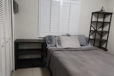 Villa ou maison à louer à Miami, Floride: 4 chambres, 131.92 m2 № 2084930 - photo 2