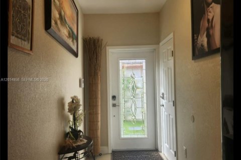 Villa ou maison à louer à Miami, Floride: 4 chambres, 131.92 m2 № 2084930 - photo 4