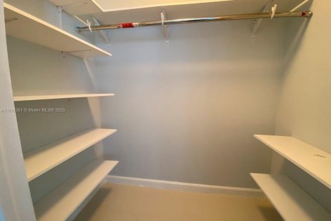 Apartamento en alquiler en Miami, Florida, 2 dormitorios, 108.42 m2 № 1936656 - foto 24