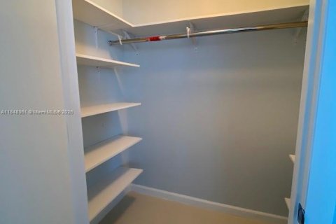 Apartamento en alquiler en Miami, Florida, 2 dormitorios, 108.42 m2 № 1936656 - foto 23