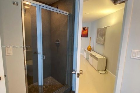 Apartamento en alquiler en Miami, Florida, 2 dormitorios, 108.42 m2 № 1936656 - foto 13