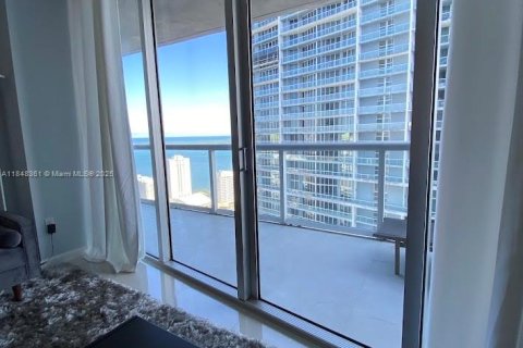 Apartamento en alquiler en Miami, Florida, 2 dormitorios, 108.42 m2 № 1936656 - foto 20