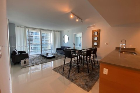 Apartamento en alquiler en Miami, Florida, 2 dormitorios, 108.42 m2 № 1936656 - foto 7