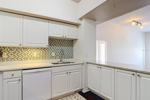 Condo in Tampa, Florida, 3 bedrooms  № 2225944 - photo 5