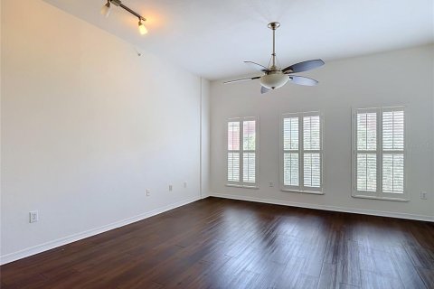 Condo in Tampa, Florida, 3 bedrooms  № 2225944 - photo 8