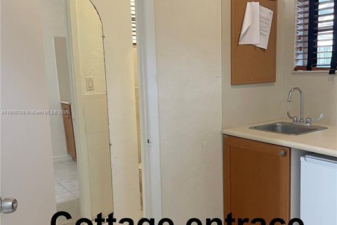 Villa ou maison à louer à Coral Gables, Floride: 3 chambres, 197.32 m2 № 1965456 - photo 19