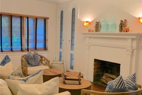 Villa ou maison à louer à Coral Gables, Floride: 3 chambres, 197.32 m2 № 1965456 - photo 5