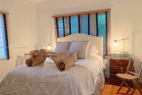 Villa ou maison à louer à Coral Gables, Floride: 3 chambres, 197.32 m2 № 1965456 - photo 10