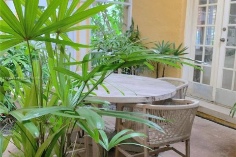 Villa ou maison à louer à Coral Gables, Floride: 3 chambres, 197.32 m2 № 1965456 - photo 16